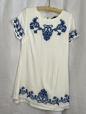 Lulus Tale to Tell White and Blue Embroidered shift dress Women's Medium